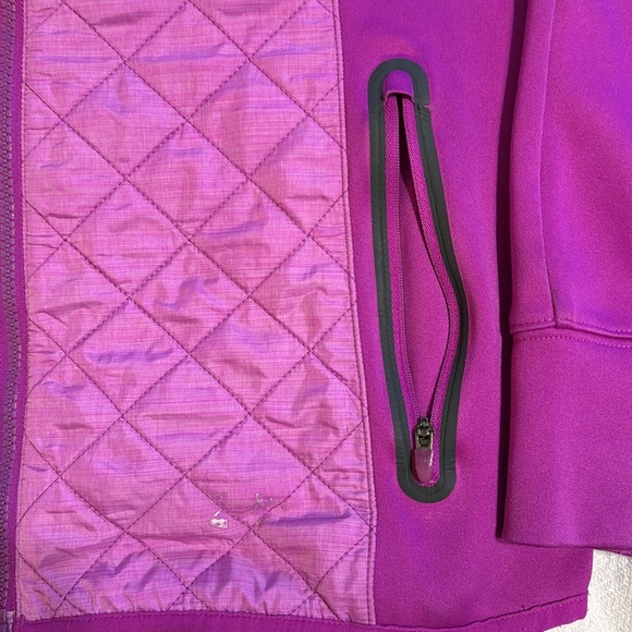 Under Armour Woman’s Semi-Fitted Cold Gear Jacket - Picture 4 of 9